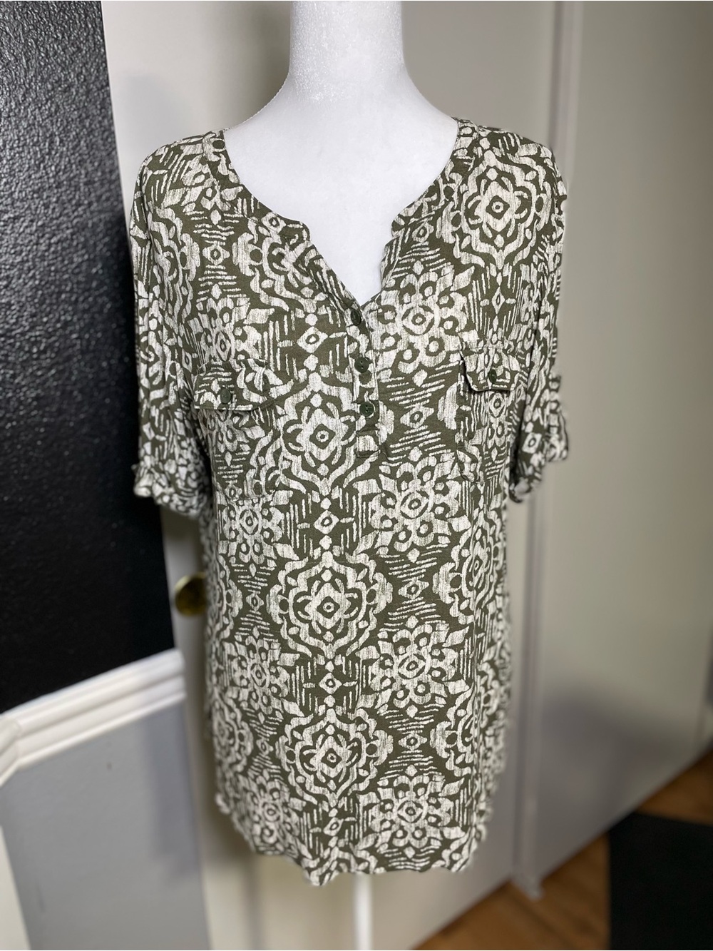 croft & barrow Olive Green and White Printed Short-Sleeve Shirt